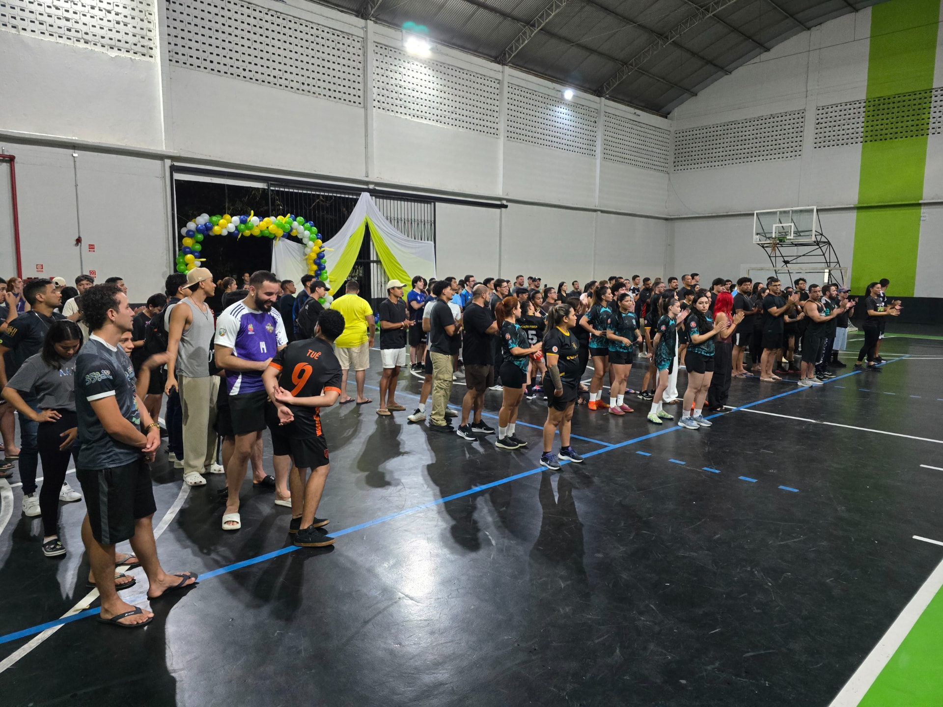 Quadra poliesportiva — campus Parque das Laranjeiras